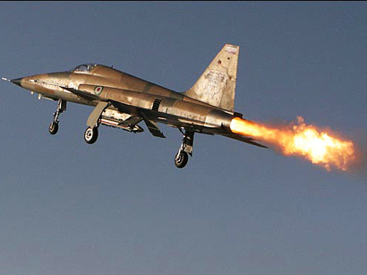 Iranian army equips military aircrafts with 200km-range missiles
