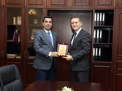 Turkish ambassador visits Baku oil school