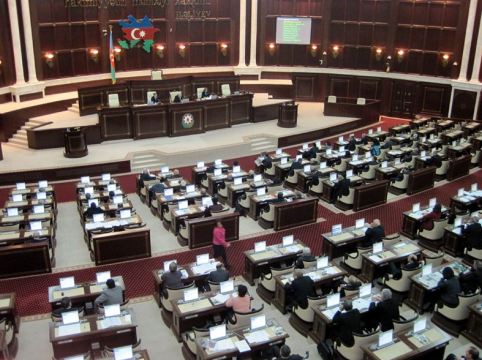 Employer protection bill clears first hurdle in Azerbaijani parliament