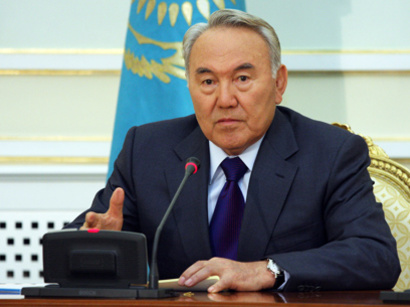 Kazakh president meets foreign envoys