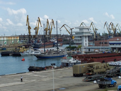 Georgian port workers end strike