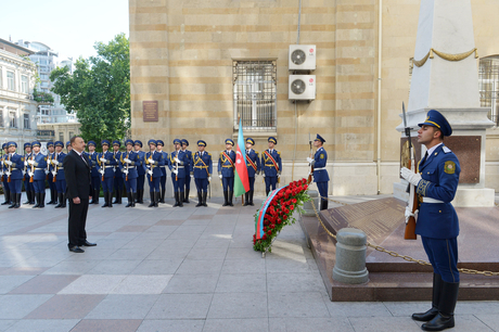 President Aliyev visits monument to Azerbaijan Democratic Republic