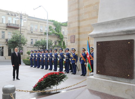 Azerbaijanis celebrate Republic Day