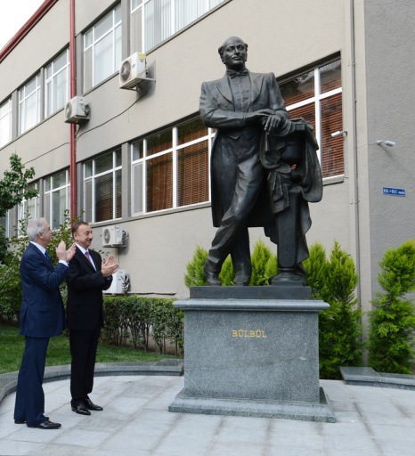 Prominent singer’s statue unveiled in Baku (UPDATE)