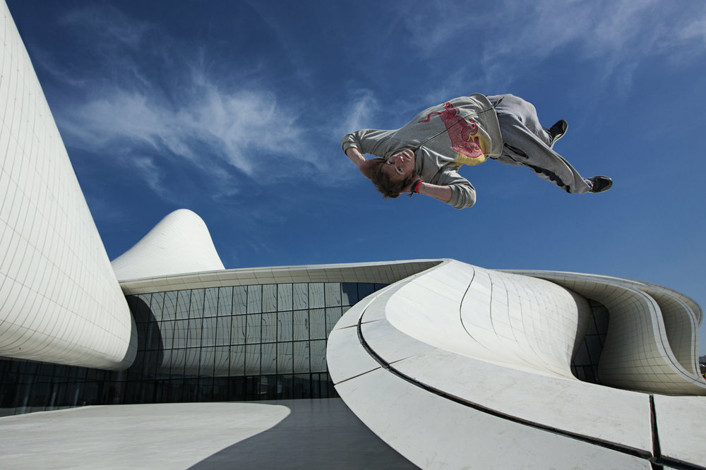 Famous UK athlete makes unique parkour video in Baku