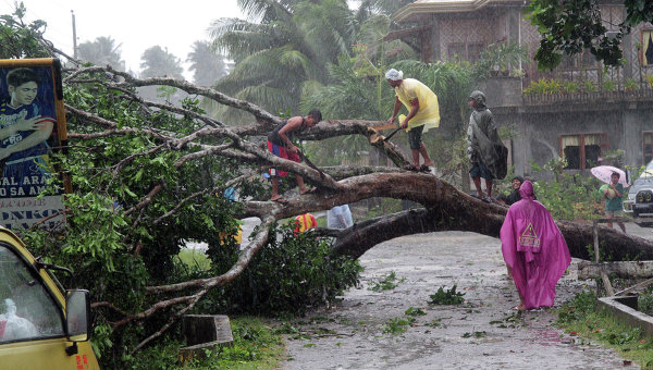 Typhoon kills dozens in Philippines