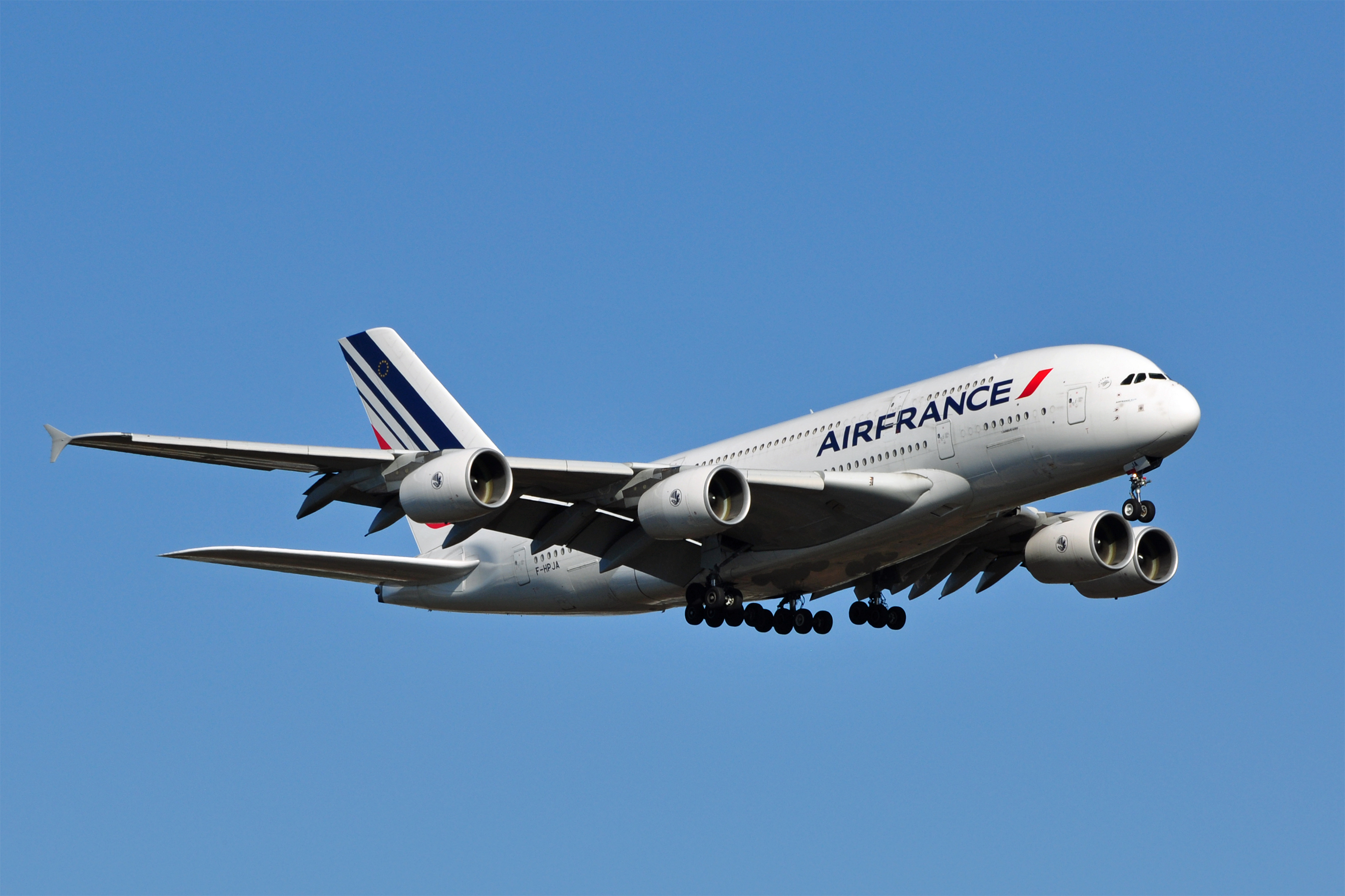 Air France shifts flights to discount arm to fix Europe woes