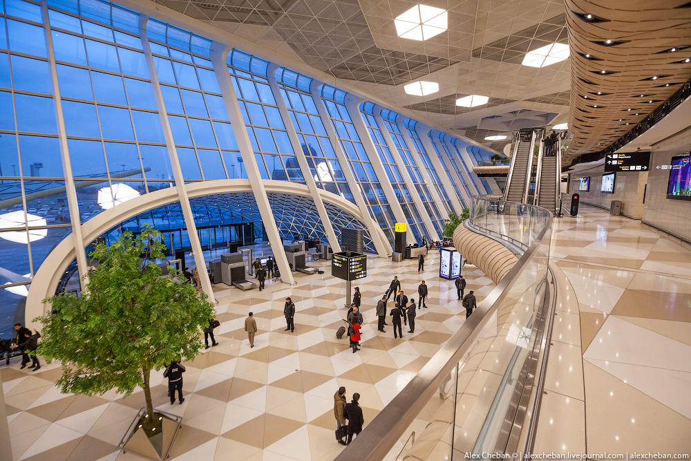 Flashmob performers surprise travelers at Baku Airport
