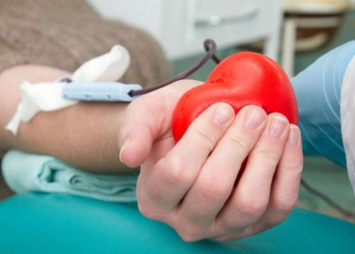 Azerbaijanis donate blood to people in need