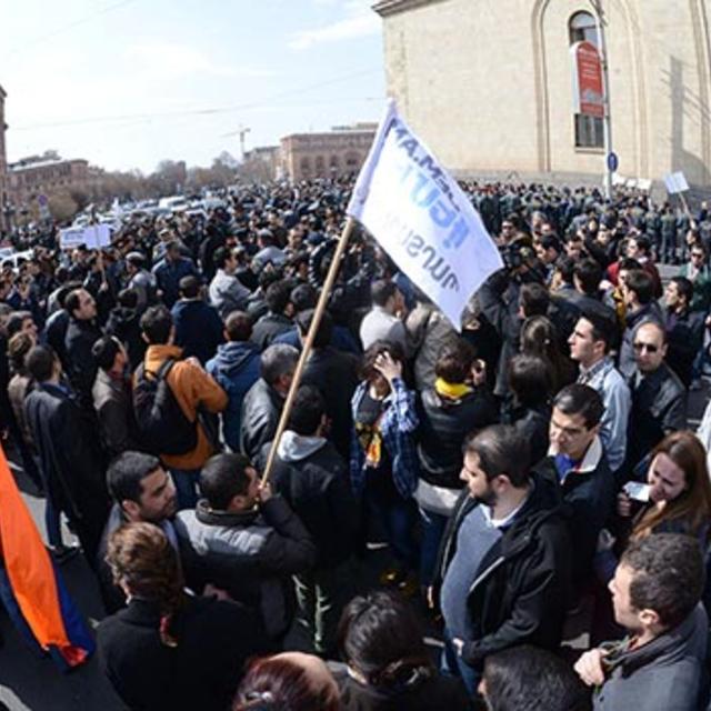 Armenians protest against electricity price hike