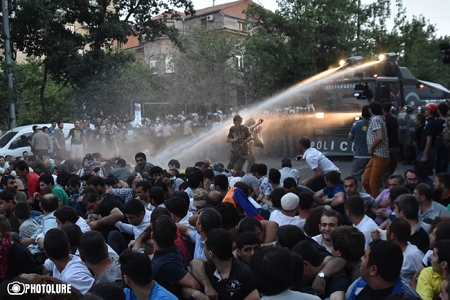 Armenian police stand ready to disperse protesters