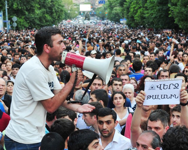 Police station in Yerevan being captured for 13th day