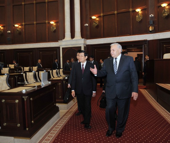 Vietnamese President meets Azerbaijani officials
