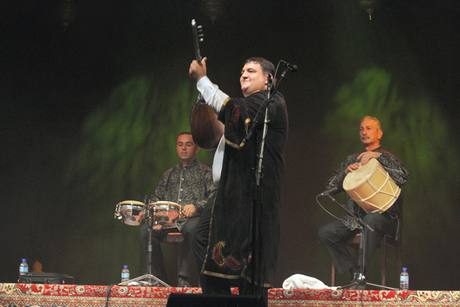 Azerbaijani Ashiq music performed in France