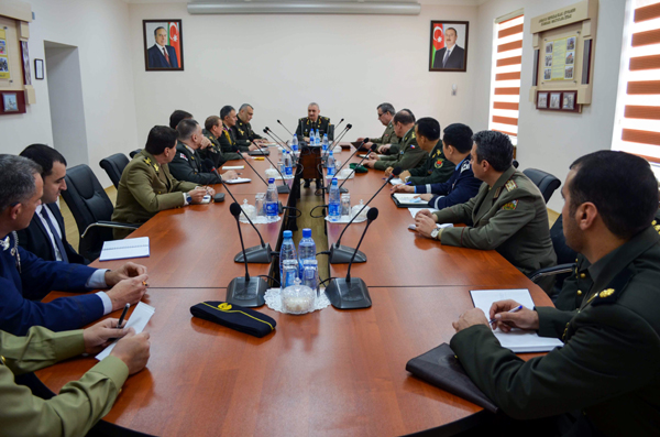 Foreign military attachés in Baku informed on situation on contact line