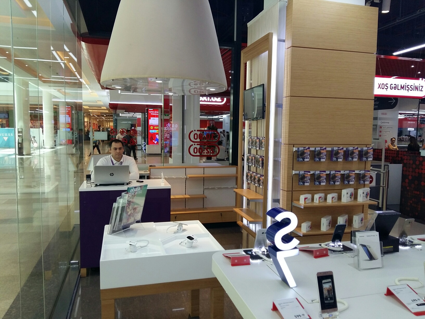 Azercell Customer Service now in Ganjlik Mall