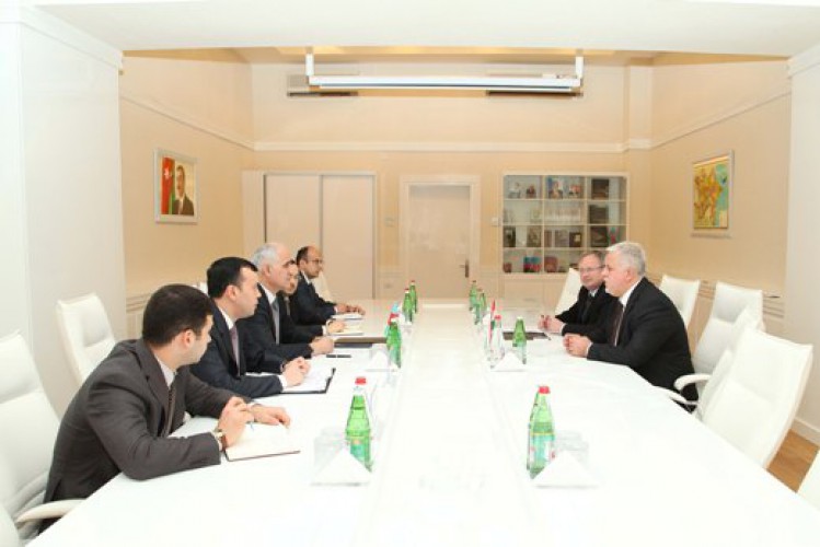 Azerbaijan, Hungary discuss ways to expand economic co-op