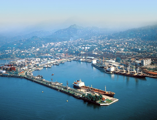 Bulk of Batumi Port’s total transit flow falls to Azerbaijan