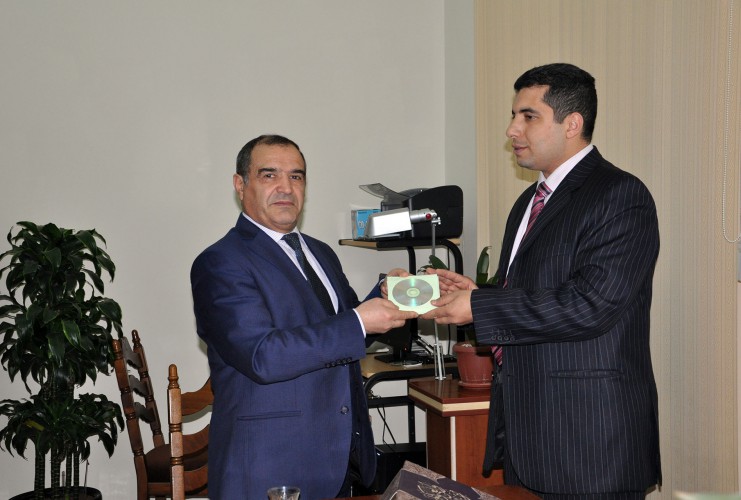 Books on Egyptian culture presented to National Library