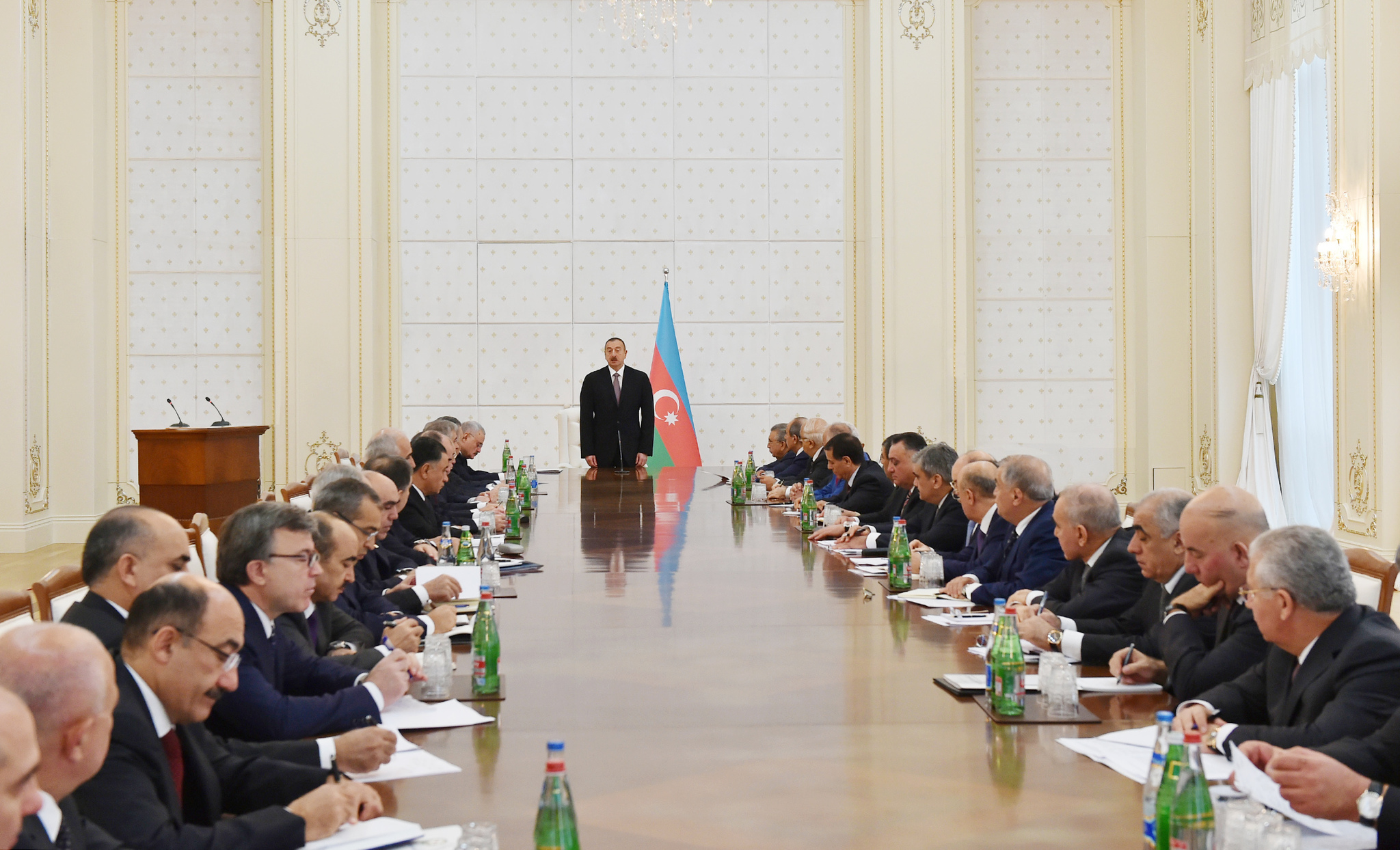 Azerbaijan shows growth amid world economic downturn  - UPDATE