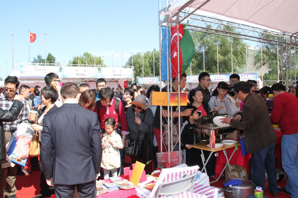 Azerbaijan joins charity sale in Beijing