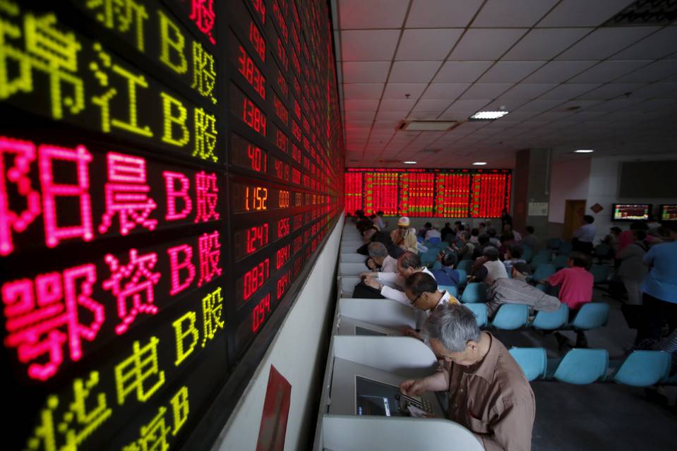 China bonds cap biggest weekly gain since April after rate cuts