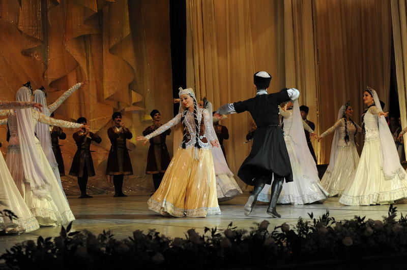 Azerbaijani dances: Courageous and graceful