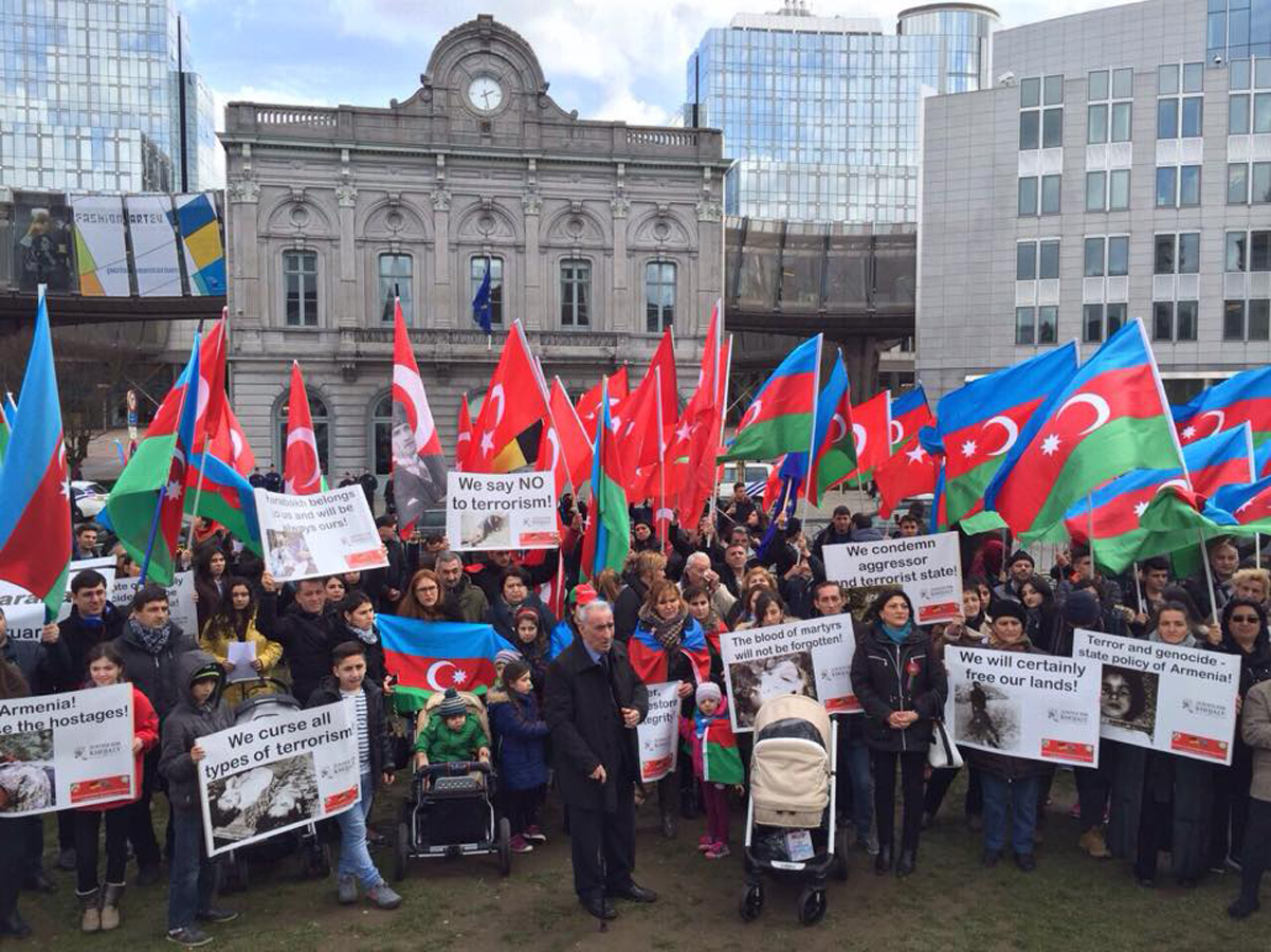 Azerbaijani, Turkish diaspora stage protest in Brussels