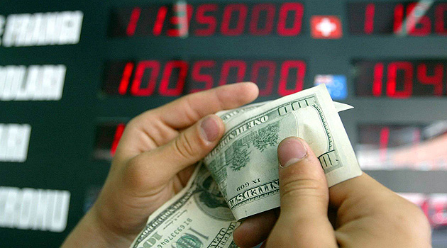 US dollar official exchange rate decreases in Azerbaijan