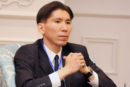 Low oil prices seriously affect Kazakh economy, expert says