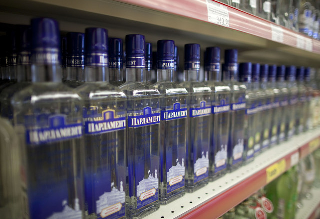 Nyet to cigarettes and beer threatens Russia’s kiosks