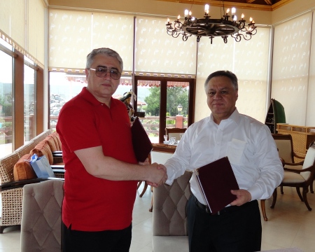 Azerbaijani, Tajik commerce and industry chambers ink deal
