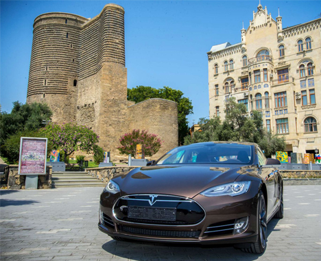 Tesla shocks Baku with Model S