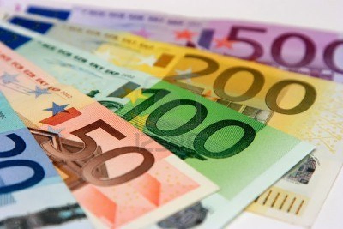 USD drops, euro rises