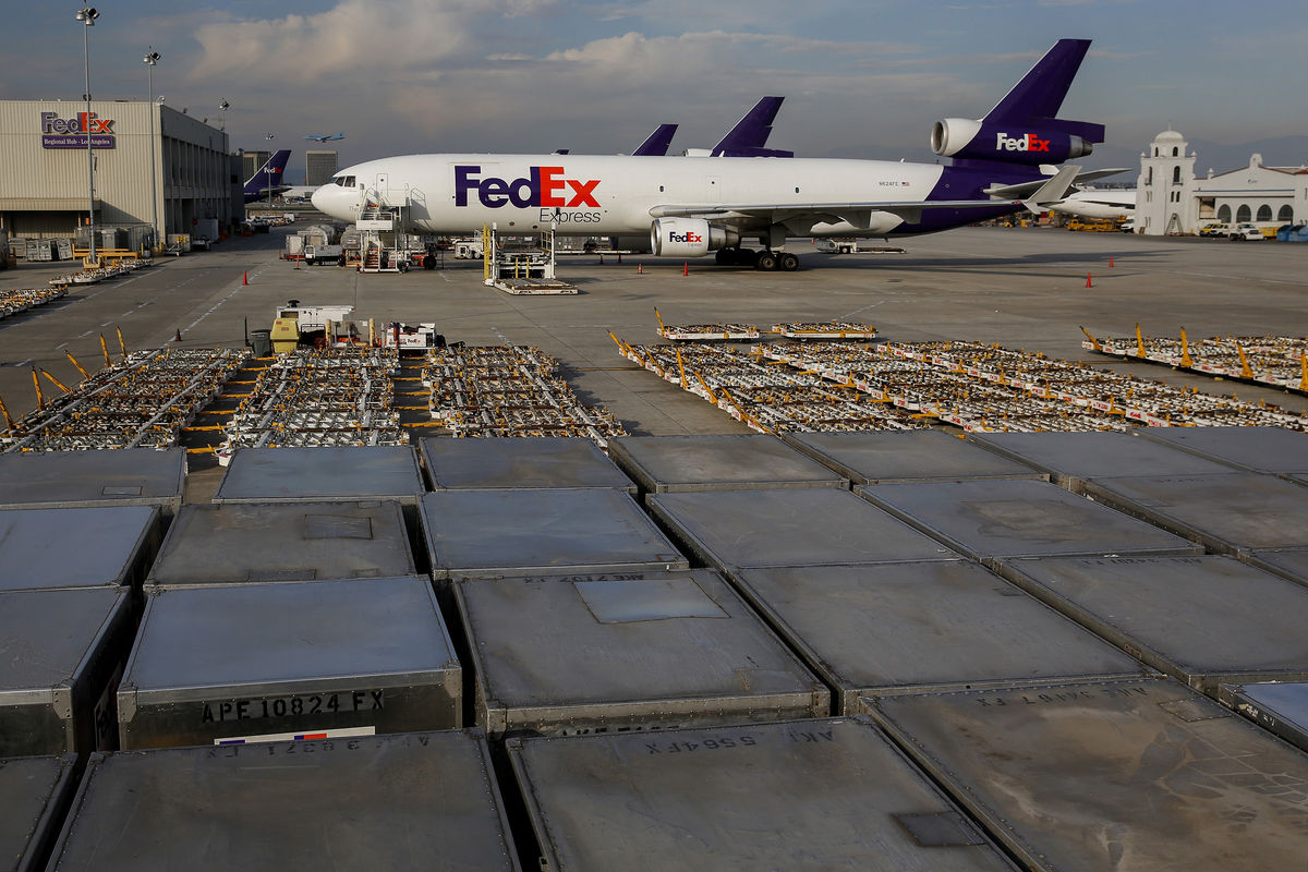 FedEx agrees to buy $10 billion of Boeing 767 Jet freighters