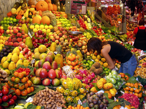 Enjoying fresh fruits, summer's benefit