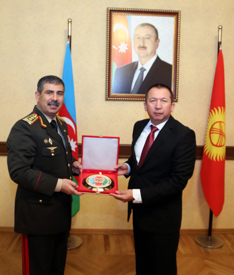 Baku, Bishkek focus on cooperation in defense field