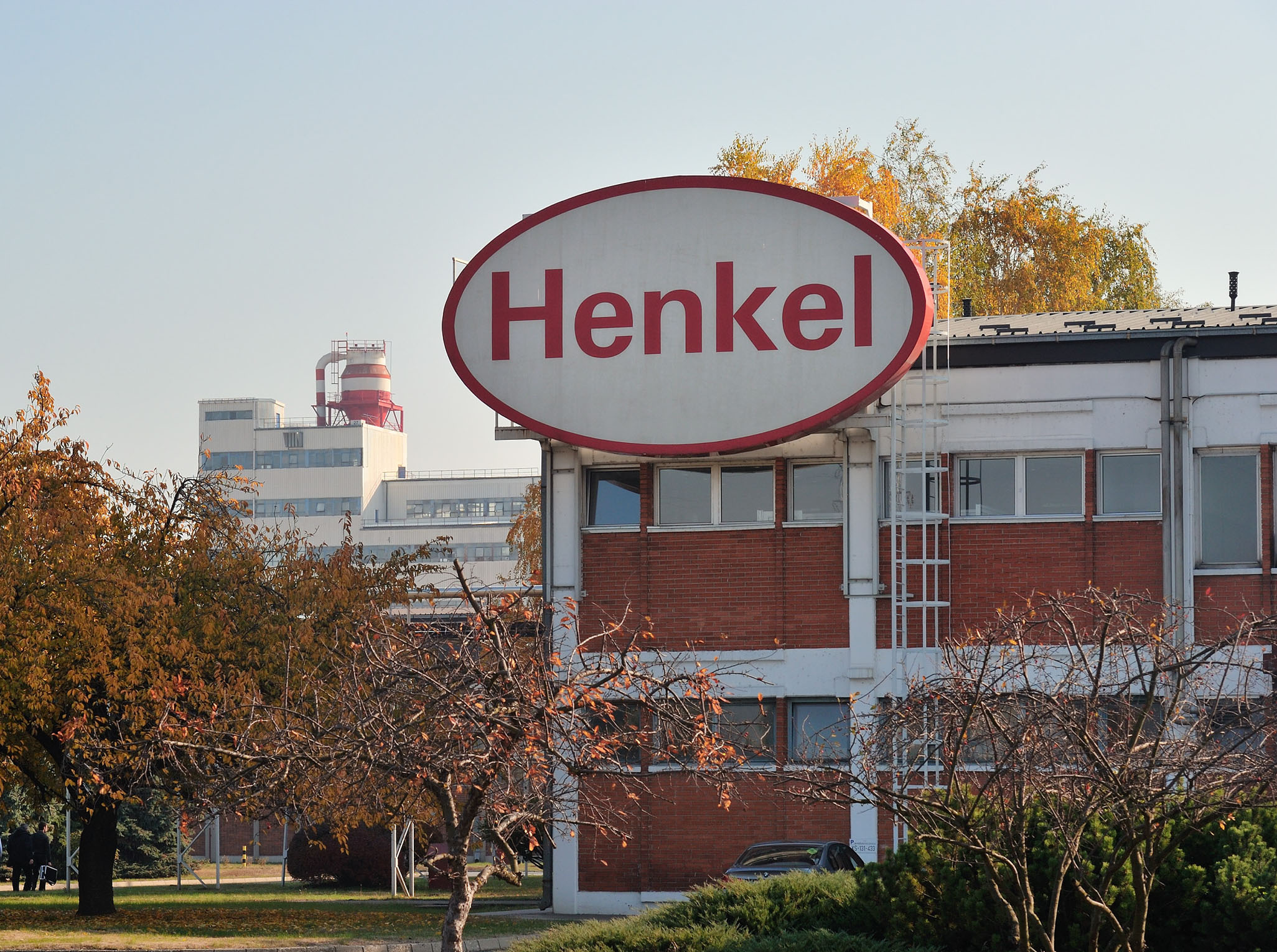 Henkel profit beats estimates on acquisitions and dollar boost