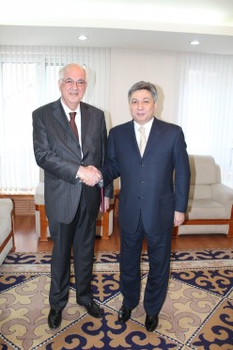 Azerbaijan`s ambassador presents credentials to Kyrgyz FM