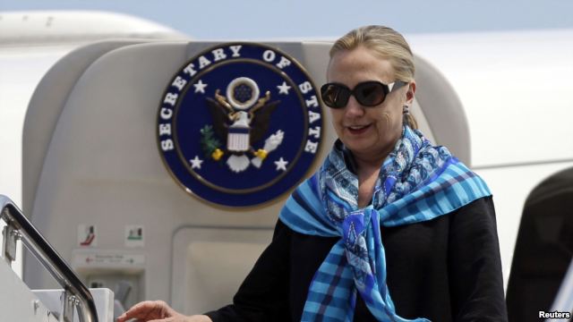 Clinton visiting Europe for energy, NATO, Pakistan talks