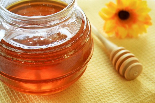 Azerbaijani beekeepers increasing honey production