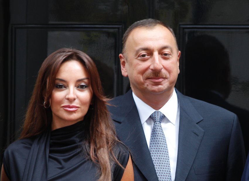 President, First Lady attend "Azerbaijan in 10 years" exhibition