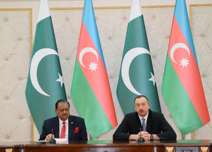 Azerbaijani, Pakistani presidents attend business forum