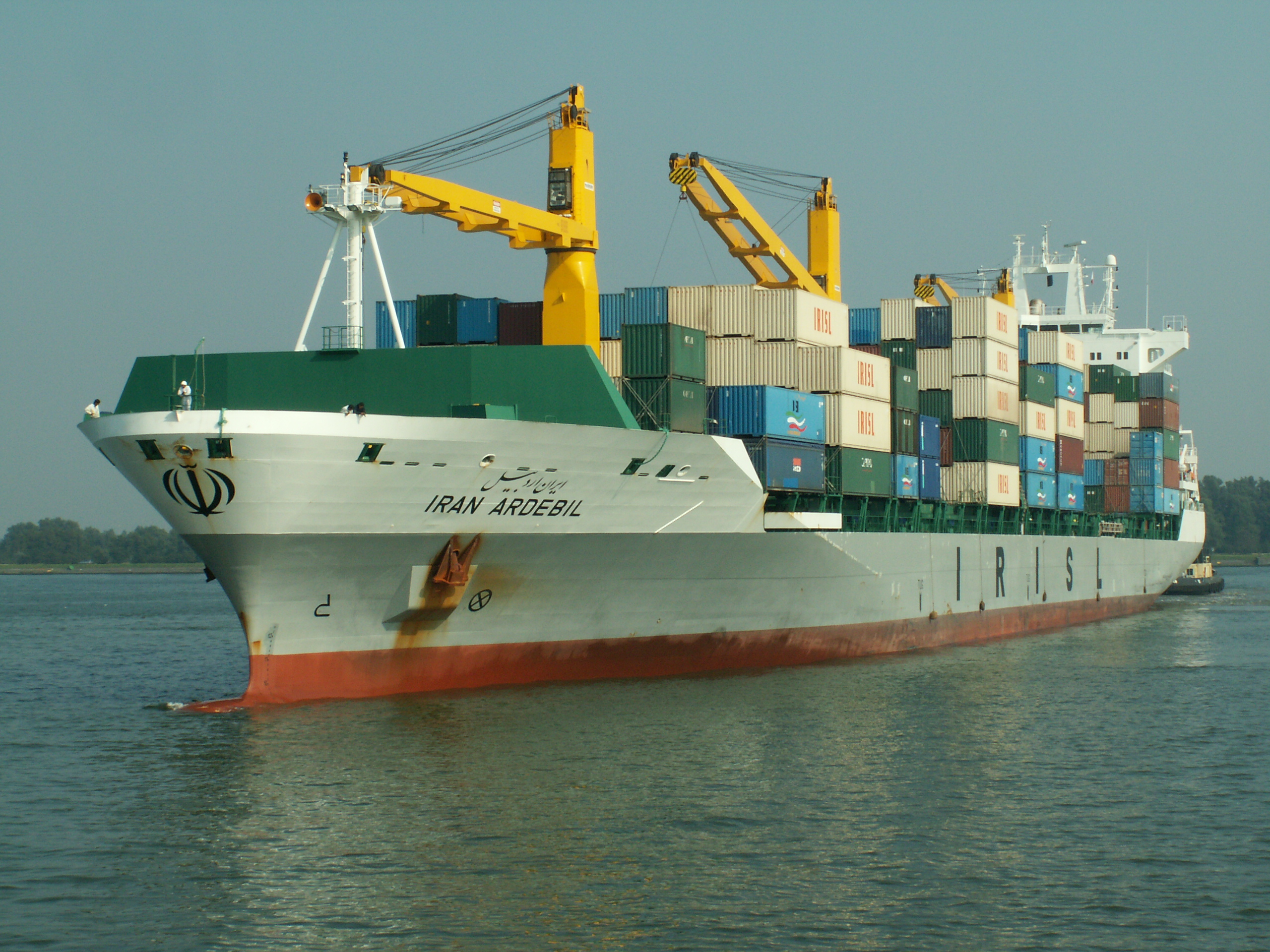 Iran cuts import of oil products