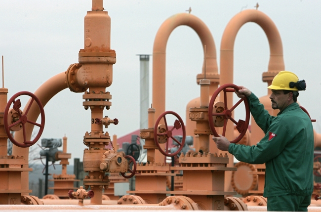 Iran, Turkmenistan agree to barter gas for goods, services