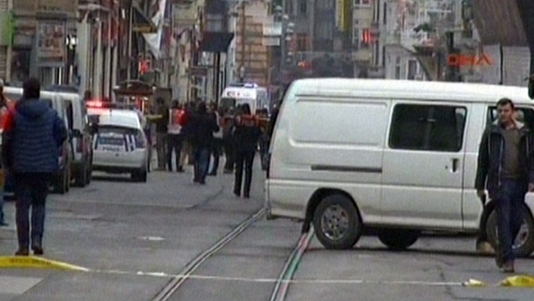 Suicide bombing kills five, wounds 38 in central Istanbul -UPDATE