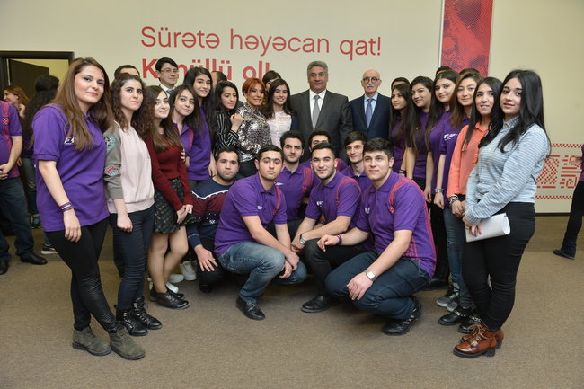 F1 opens volunteer center in Baku