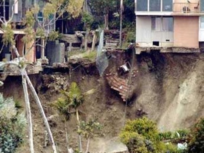 Landslide occurs in Iran's capital