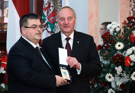 Latvian president awards Azerbaijani culture center’s head