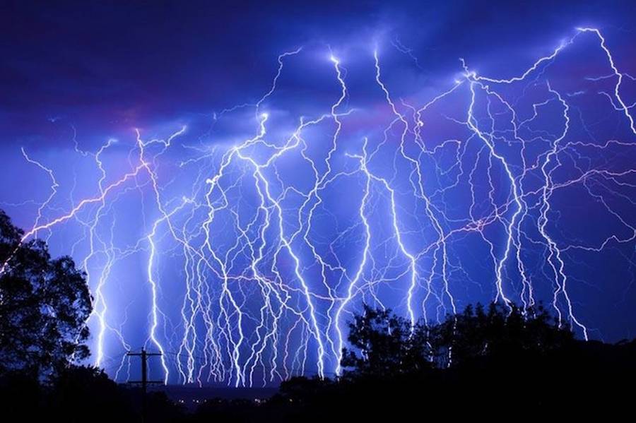 Lightning strikes increase over Azerbaijan